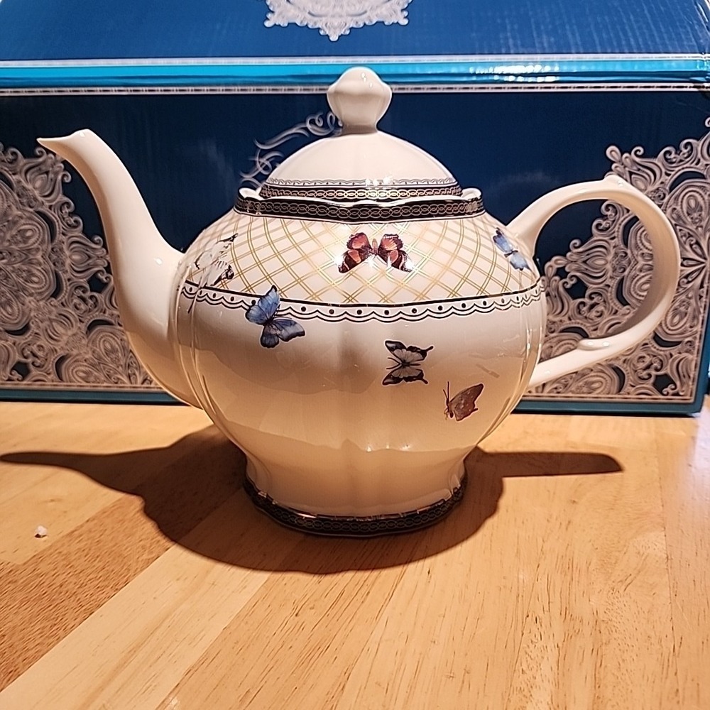 Fanquare 21-Piece British Porcelain Tea Sets of 6, Butterfly 1 Chipped Tea Cup